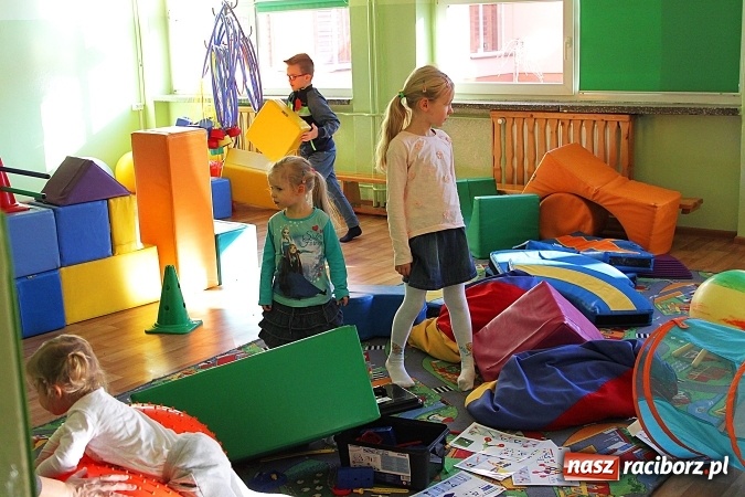 Zdjęcie w galerii na portalu naszraciborz.pl: Dzień otwarty w SP 15. Atrakcji nie zabrakło wiadomości z regionu