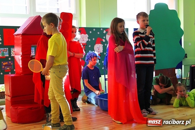 Zdjęcie w galerii na portalu naszraciborz.pl: Dzień otwarty w SP 15. Atrakcji nie zabrakło wiadomości z regionu