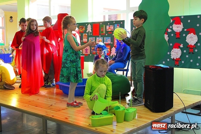 Zdjęcie w galerii na portalu naszraciborz.pl: Dzień otwarty w SP 15. Atrakcji nie zabrakło wiadomości z regionu