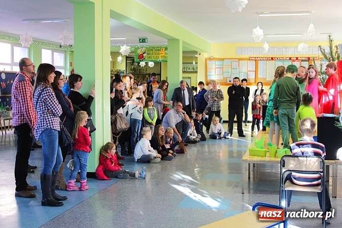 Zdjęcie w galerii na portalu naszraciborz.pl: Dzień otwarty w SP 15. Atrakcji nie zabrakło wiadomości z regionu