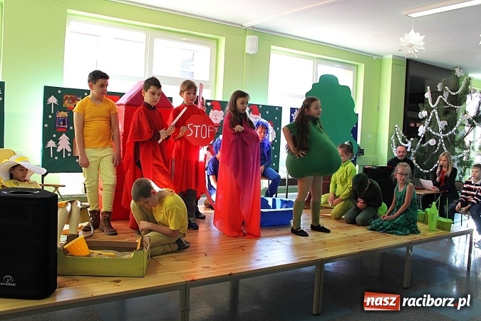 Zdjęcie w galerii na portalu naszraciborz.pl: Dzień otwarty w SP 15. Atrakcji nie zabrakło wiadomości z regionu