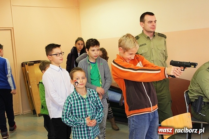 Zdjęcie w galerii na portalu naszraciborz.pl: Dzień otwarty w SP 15. Atrakcji nie zabrakło wiadomości z regionu