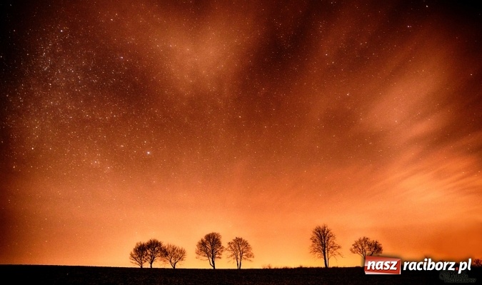 Zdjęcie w galerii na portalu naszraciborz.pl: Godzina w mroźnym plenerze, ale efekt jest. Droga Mleczna nad ziemią raciborską  wiadomości z regionu