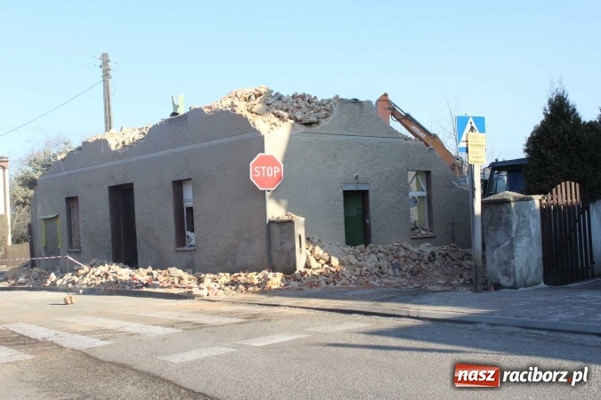 Zdjęcie w galerii na portalu naszraciborz.pl: Jeden z najstarszych budynków w Pogrzebieniu przechodzi do historii  wiadomości z regionu