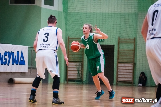 Zdjęcie w galerii na portalu naszraciborz.pl: Ważne zwycięstwo raciborskich koszykarzy. Gliwiczanie pokonani. 33 punkty Emila Szweda wiadomości z regionu