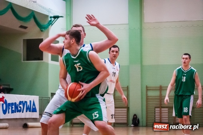Zdjęcie w galerii na portalu naszraciborz.pl: Ważne zwycięstwo raciborskich koszykarzy. Gliwiczanie pokonani. 33 punkty Emila Szweda wiadomości z regionu
