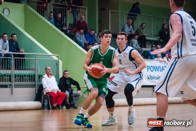 Zdjęcie w galerii na portalu naszraciborz.pl: Ważne zwycięstwo raciborskich koszykarzy. Gliwiczanie pokonani. 33 punkty Emila Szweda wiadomości z regionu