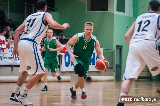 Zdjęcie w galerii na portalu naszraciborz.pl: Ważne zwycięstwo raciborskich koszykarzy. Gliwiczanie pokonani. 33 punkty Emila Szweda wiadomości z regionu