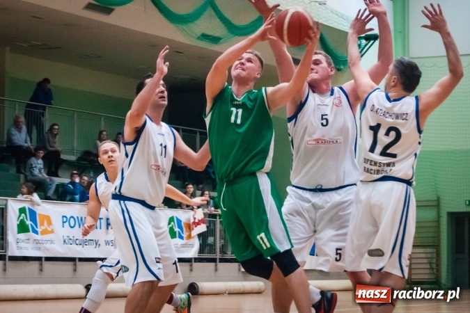 Zdjęcie w galerii na portalu naszraciborz.pl: Ważne zwycięstwo raciborskich koszykarzy. Gliwiczanie pokonani. 33 punkty Emila Szweda wiadomości z regionu