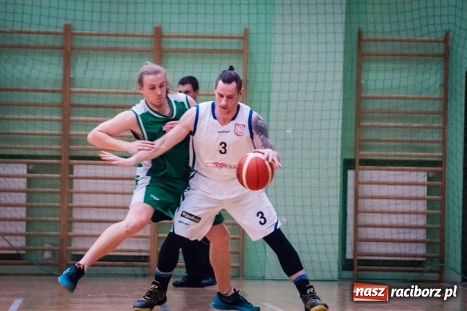 Zdjęcie w galerii na portalu naszraciborz.pl: Ważne zwycięstwo raciborskich koszykarzy. Gliwiczanie pokonani. 33 punkty Emila Szweda wiadomości z regionu