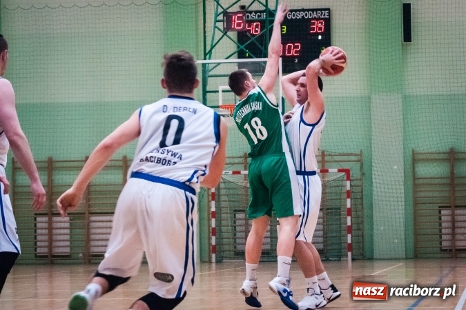 Zdjęcie w galerii na portalu naszraciborz.pl: Ważne zwycięstwo raciborskich koszykarzy. Gliwiczanie pokonani. 33 punkty Emila Szweda wiadomości z regionu