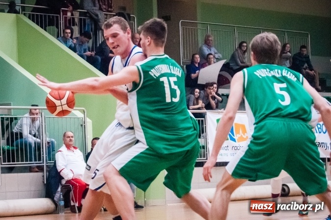 Zdjęcie w galerii na portalu naszraciborz.pl: Ważne zwycięstwo raciborskich koszykarzy. Gliwiczanie pokonani. 33 punkty Emila Szweda wiadomości z regionu