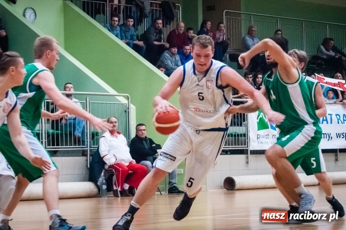 Zdjęcie w galerii na portalu naszraciborz.pl: Ważne zwycięstwo raciborskich koszykarzy. Gliwiczanie pokonani. 33 punkty Emila Szweda wiadomości z regionu