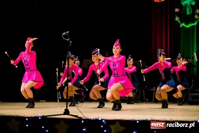 Zdjęcie w galerii na portalu naszraciborz.pl: Świąteczny koncert charytatywny Źródła w Raciborskim Centrum Kultury wiadomości z regionu