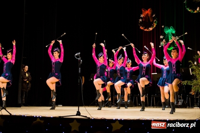 Zdjęcie w galerii na portalu naszraciborz.pl: Świąteczny koncert charytatywny Źródła w Raciborskim Centrum Kultury wiadomości z regionu