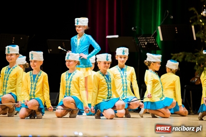 Zdjęcie w galerii na portalu naszraciborz.pl: Świąteczny koncert charytatywny Źródła w Raciborskim Centrum Kultury wiadomości z regionu