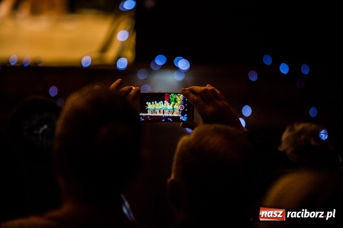 Zdjęcie w galerii na portalu naszraciborz.pl: Świąteczny koncert charytatywny Źródła w Raciborskim Centrum Kultury wiadomości z regionu