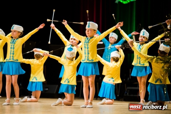 Zdjęcie w galerii na portalu naszraciborz.pl: Świąteczny koncert charytatywny Źródła w Raciborskim Centrum Kultury wiadomości z regionu