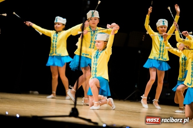 Zdjęcie w galerii na portalu naszraciborz.pl: Świąteczny koncert charytatywny Źródła w Raciborskim Centrum Kultury wiadomości z regionu