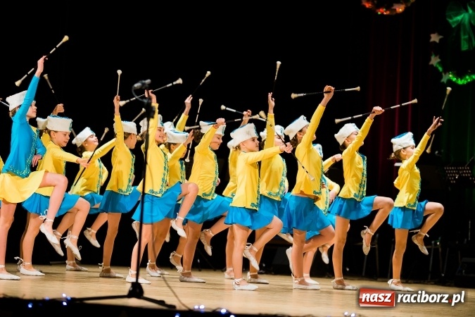 Zdjęcie w galerii na portalu naszraciborz.pl: Świąteczny koncert charytatywny Źródła w Raciborskim Centrum Kultury wiadomości z regionu