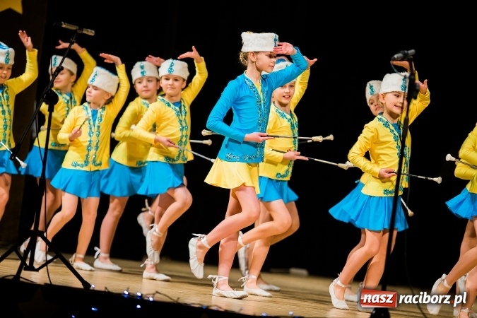 Zdjęcie w galerii na portalu naszraciborz.pl: Świąteczny koncert charytatywny Źródła w Raciborskim Centrum Kultury wiadomości z regionu