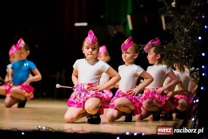 Zdjęcie w galerii na portalu naszraciborz.pl: Świąteczny koncert charytatywny Źródła w Raciborskim Centrum Kultury wiadomości z regionu