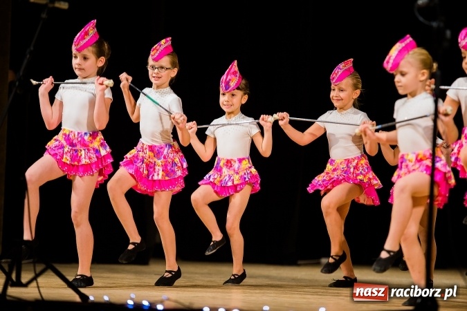 Zdjęcie w galerii na portalu naszraciborz.pl: Świąteczny koncert charytatywny Źródła w Raciborskim Centrum Kultury wiadomości z regionu