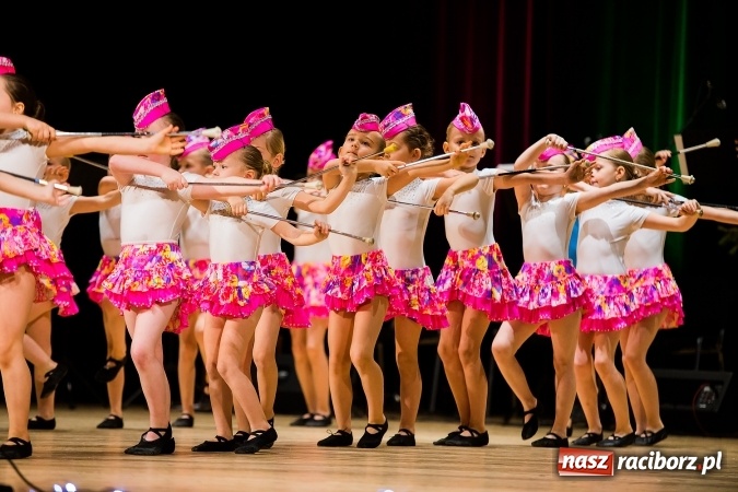 Zdjęcie w galerii na portalu naszraciborz.pl: Świąteczny koncert charytatywny Źródła w Raciborskim Centrum Kultury wiadomości z regionu