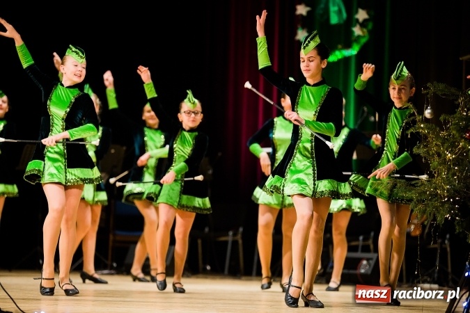 Zdjęcie w galerii na portalu naszraciborz.pl: Świąteczny koncert charytatywny Źródła w Raciborskim Centrum Kultury wiadomości z regionu