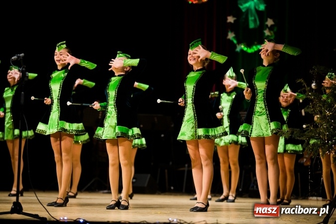 Zdjęcie w galerii na portalu naszraciborz.pl: Świąteczny koncert charytatywny Źródła w Raciborskim Centrum Kultury wiadomości z regionu