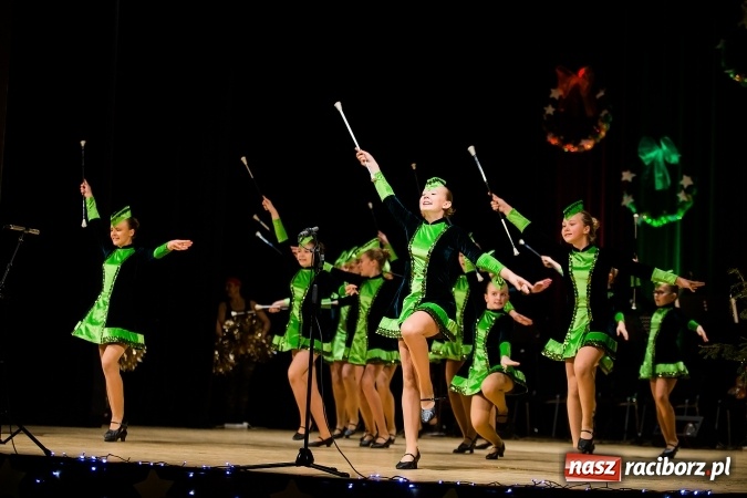 Zdjęcie w galerii na portalu naszraciborz.pl: Świąteczny koncert charytatywny Źródła w Raciborskim Centrum Kultury wiadomości z regionu