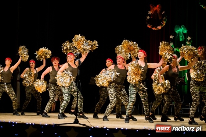 Zdjęcie w galerii na portalu naszraciborz.pl: Świąteczny koncert charytatywny Źródła w Raciborskim Centrum Kultury wiadomości z regionu