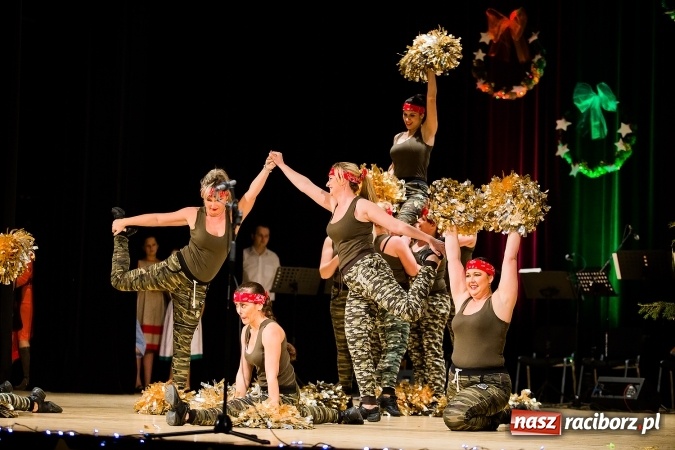 Zdjęcie w galerii na portalu naszraciborz.pl: Świąteczny koncert charytatywny Źródła w Raciborskim Centrum Kultury wiadomości z regionu