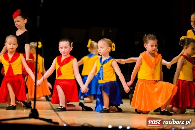 Zdjęcie w galerii na portalu naszraciborz.pl: Świąteczny koncert charytatywny Źródła w Raciborskim Centrum Kultury wiadomości z regionu