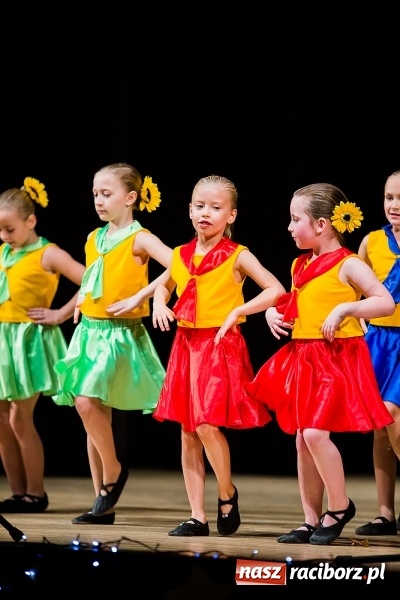 Zdjęcie w galerii na portalu naszraciborz.pl: Świąteczny koncert charytatywny Źródła w Raciborskim Centrum Kultury wiadomości z regionu