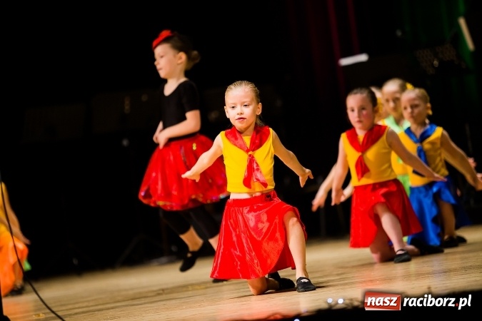 Zdjęcie w galerii na portalu naszraciborz.pl: Świąteczny koncert charytatywny Źródła w Raciborskim Centrum Kultury wiadomości z regionu