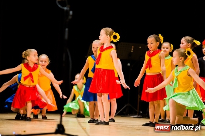 Zdjęcie w galerii na portalu naszraciborz.pl: Świąteczny koncert charytatywny Źródła w Raciborskim Centrum Kultury wiadomości z regionu