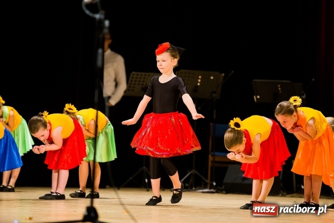 Zdjęcie w galerii na portalu naszraciborz.pl: Świąteczny koncert charytatywny Źródła w Raciborskim Centrum Kultury wiadomości z regionu