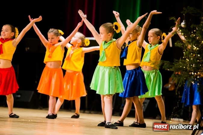 Zdjęcie w galerii na portalu naszraciborz.pl: Świąteczny koncert charytatywny Źródła w Raciborskim Centrum Kultury wiadomości z regionu