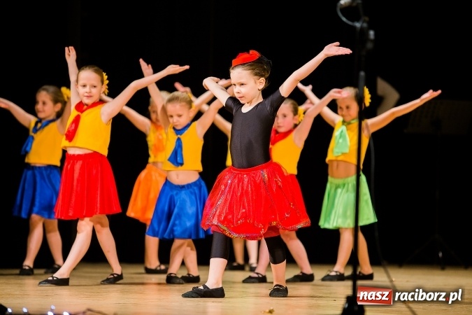 Zdjęcie w galerii na portalu naszraciborz.pl: Świąteczny koncert charytatywny Źródła w Raciborskim Centrum Kultury wiadomości z regionu