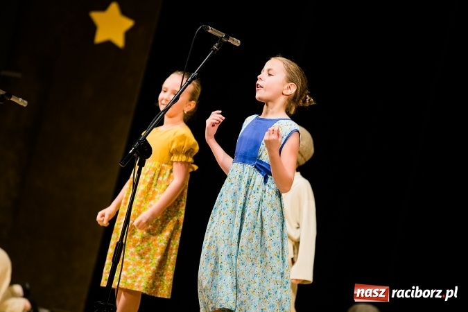 Zdjęcie w galerii na portalu naszraciborz.pl: Świąteczny koncert charytatywny Źródła w Raciborskim Centrum Kultury wiadomości z regionu