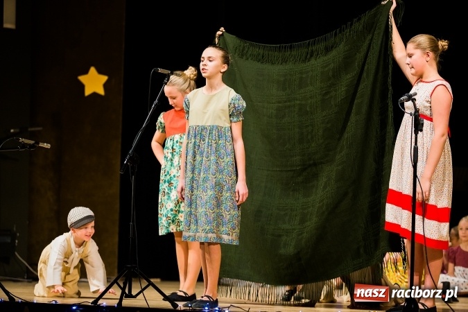 Zdjęcie w galerii na portalu naszraciborz.pl: Świąteczny koncert charytatywny Źródła w Raciborskim Centrum Kultury wiadomości z regionu