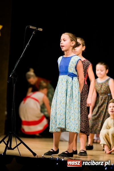 Zdjęcie w galerii na portalu naszraciborz.pl: Świąteczny koncert charytatywny Źródła w Raciborskim Centrum Kultury wiadomości z regionu