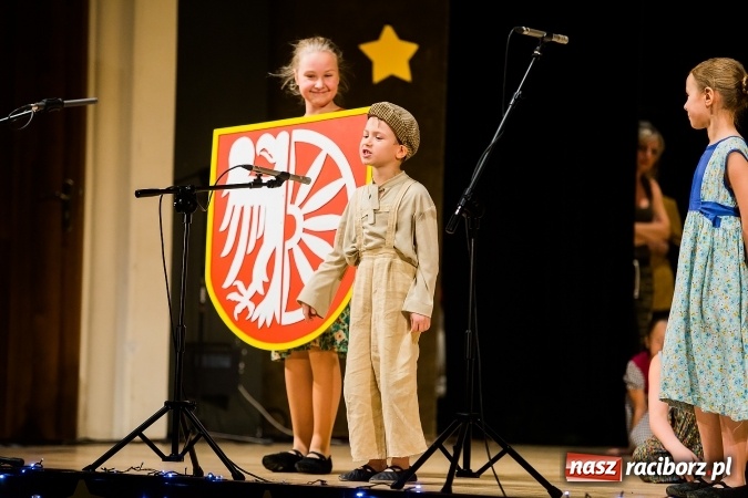 Zdjęcie w galerii na portalu naszraciborz.pl: Świąteczny koncert charytatywny Źródła w Raciborskim Centrum Kultury wiadomości z regionu