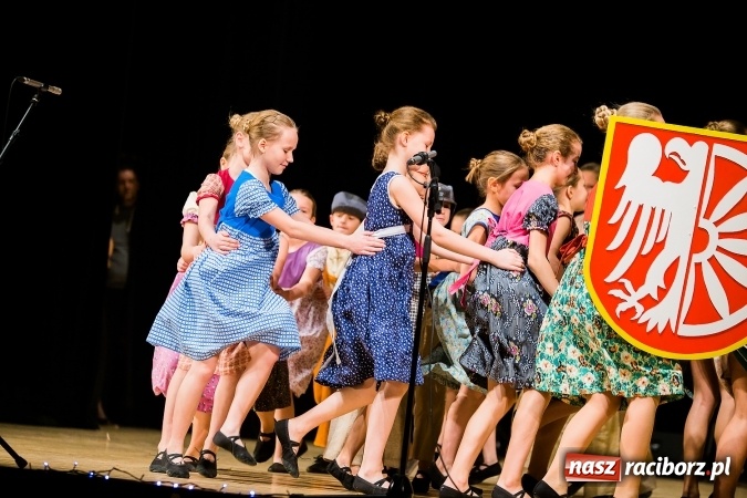 Zdjęcie w galerii na portalu naszraciborz.pl: Świąteczny koncert charytatywny Źródła w Raciborskim Centrum Kultury wiadomości z regionu