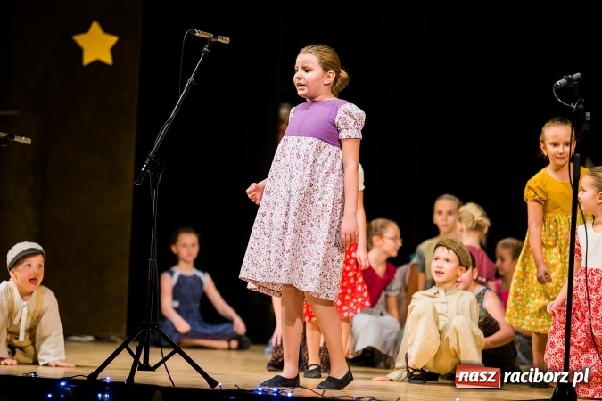 Zdjęcie w galerii na portalu naszraciborz.pl: Świąteczny koncert charytatywny Źródła w Raciborskim Centrum Kultury wiadomości z regionu