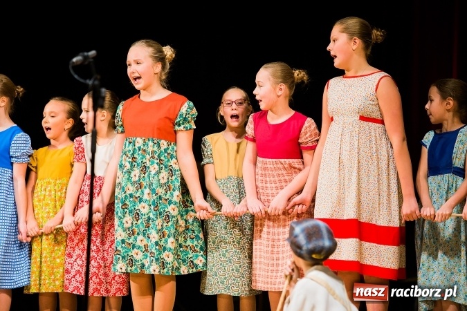 Zdjęcie w galerii na portalu naszraciborz.pl: Świąteczny koncert charytatywny Źródła w Raciborskim Centrum Kultury wiadomości z regionu