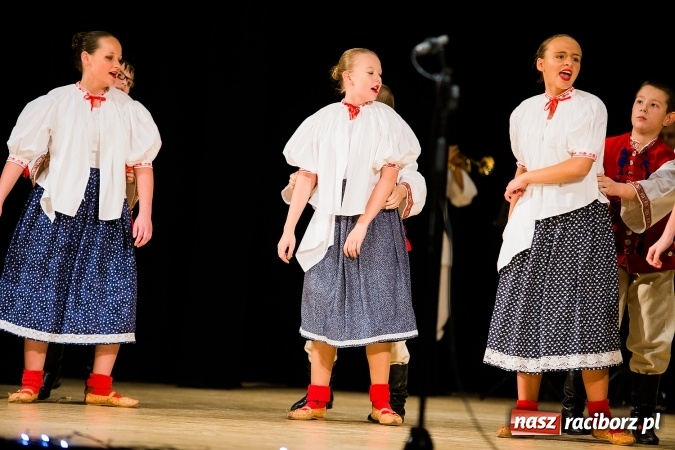 Zdjęcie w galerii na portalu naszraciborz.pl: Świąteczny koncert charytatywny Źródła w Raciborskim Centrum Kultury wiadomości z regionu