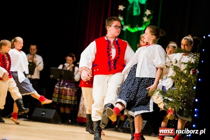 Zdjęcie w galerii na portalu naszraciborz.pl: Świąteczny koncert charytatywny Źródła w Raciborskim Centrum Kultury wiadomości z regionu