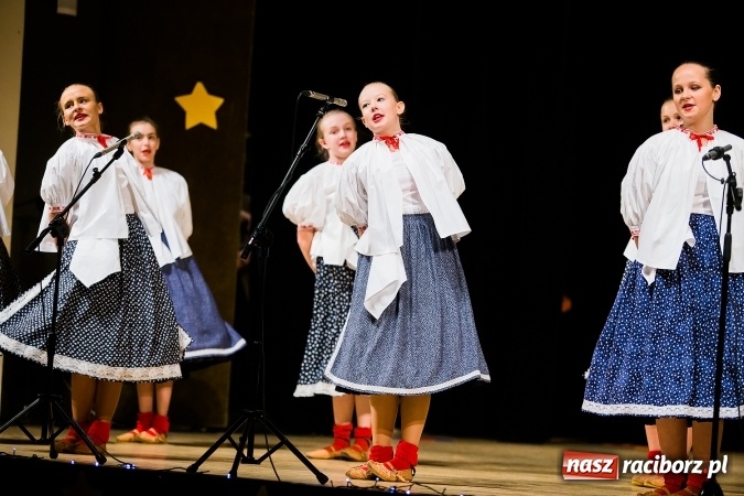 Zdjęcie w galerii na portalu naszraciborz.pl: Świąteczny koncert charytatywny Źródła w Raciborskim Centrum Kultury wiadomości z regionu